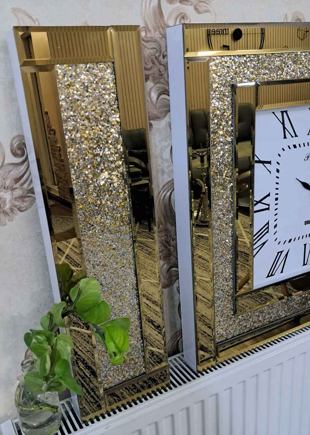 ساعت دیواری آینه ای نگین دار مربع مدل پینار لوکس بسیار زیبا و جذاب در دو رنگ مختلف برنز و نقره ای قطر 60 سانت